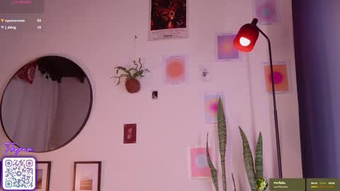 Snapshot of menasaurio_ chatting on 10/17/25, 09:50 Mena  Help me reach 700 thumbs up online show from 10/17/25, 09:50