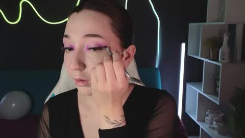 Snapshot of mencialo chatting on 12/21/24, 01:47 Mencialo online show from 12/21/24, 01:47