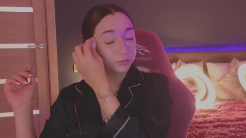 Snapshot of mencialo chatting on 09/09/25, 02:11 Mencialo online show from 09/09/25, 02:11