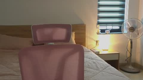 Snapshot of mencialo chatting on 04/05/26, 12:08 Mencialo online show from 04/05/26, 12:08