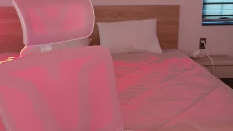 Snapshot of mencialo chatting on 04/13/26, 12:16 Mencialo online show from 04/13/26, 12:16