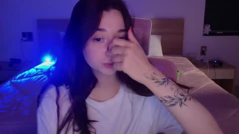 Snapshot of mencialo chatting on 04/19/26, 01:10 Mencialo online show from 04/19/26, 01:10