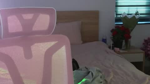 Snapshot of mencialo chatting on 05/21/26, 12:06 Mencialo online show from 05/21/26, 12:06