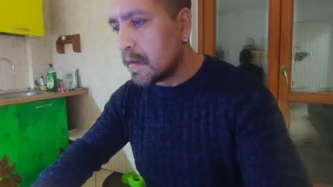 Snapshot of menformen1929 chatting on 12/15/25, 12:26 menformen1929 online show from 12/15/25, 12:26