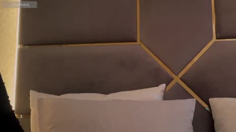 Snapshot of menndi chatting on 04/23/26, 08:35 menndi online show from 04/23/26, 08:35