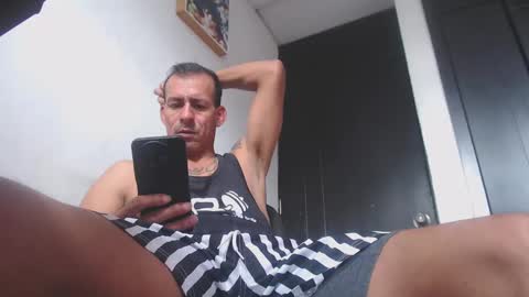 Snapshot of mensexydick20 chatting on 11/03/25, 05:47 big brown online show from 11/03/25, 05:47