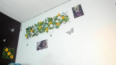 Snapshot of mensia_hernandez chatting on 04/29/26, 12:53 Princess Mensia online show from 04/29/26, 12:53