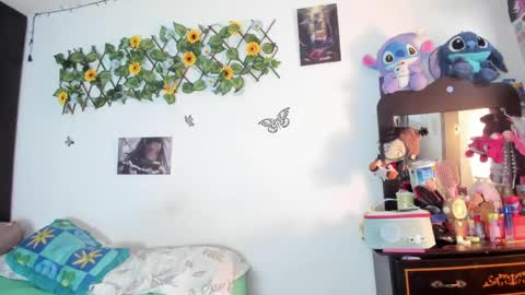 Snapshot of mensia_hernandez chatting on 06/09/26, 01:12 Princess Mensia online show from 06/09/26, 01:12
