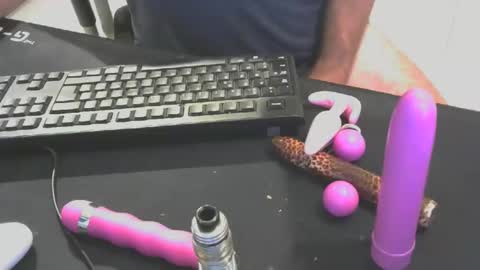 Snapshot of mentosgum chatting on 10/08/25, 10:51 mentosgum online show from 10/08/25, 10:51