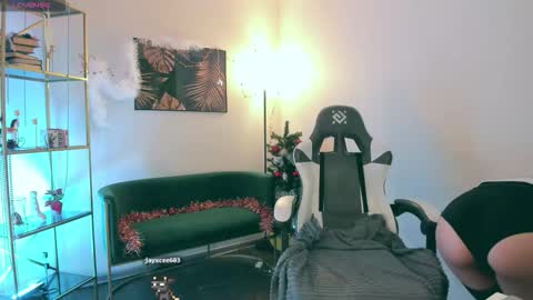 Snapshot of meomeee chatting on 01/07/26, 04:42 Meo online show from 01/07/26, 04:42