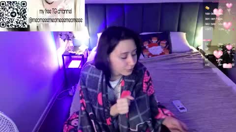 Snapshot of meomeee chatting on 02/08/26, 05:27 Meo online show from 02/08/26, 05:27