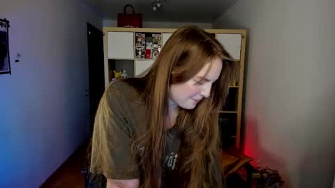 Snapshot of meow_k1tty chatting on 04/10/26, 04:39 Flora Next stream November 17th at 6 GMT online show from 04/10/26, 04:39