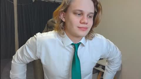 Snapshot of meow_mickey chatting on 12/02/24, 05:26 Mickey online show from 12/02/24, 05:26