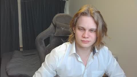 Snapshot of meow_mickey chatting on 12/03/24, 08:05 Mickey online show from 12/03/24, 08:05