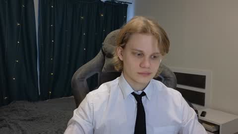 Snapshot of meow_mickey chatting on 12/15/24, 05:02 Mickey online show from 12/15/24, 05:02