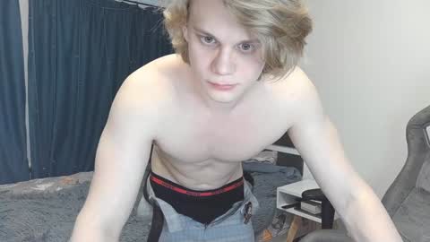 Snapshot of meow_mickey chatting on 12/16/24, 11:22 Mickey online show from 12/16/24, 11:22