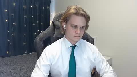 Snapshot of meow_mickey chatting on 12/19/24, 05:29 Mickey online show from 12/19/24, 05:29