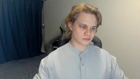 Snapshot of meow_mickey chatting on 12/19/24, 05:40 Mickey online show from 12/19/24, 05:40