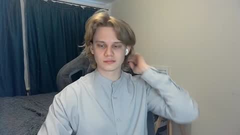 Snapshot of meow_mickey chatting on 12/21/24, 05:03 Mickey online show from 12/21/24, 05:03