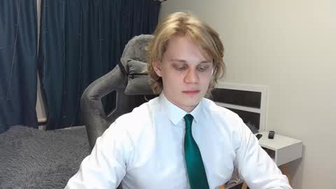 Snapshot of meow_mickey chatting on 12/23/24, 06:05 Mickey online show from 12/23/24, 06:05