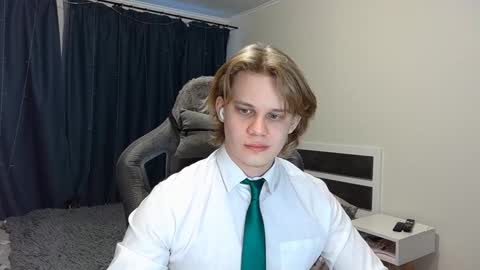 Snapshot of meow_mickey chatting on 12/24/24, 04:33 Mickey online show from 12/24/24, 04:33