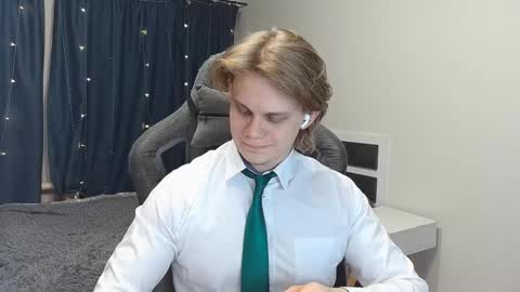 Snapshot of meow_mickey chatting on 12/24/24, 05:13 Mickey online show from 12/24/24, 05:13