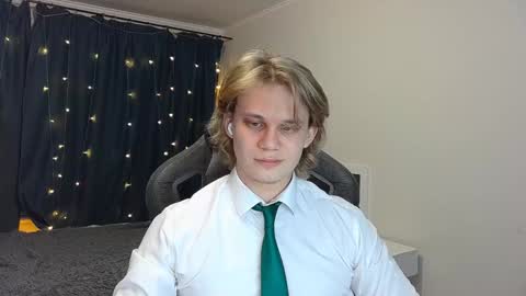 Snapshot of meow_mickey chatting on 12/25/24, 05:15 Mickey online show from 12/25/24, 05:15