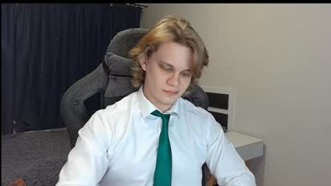 Snapshot of meow_mickey chatting on 12/26/24, 02:33 Mickey online show from 12/26/24, 02:33