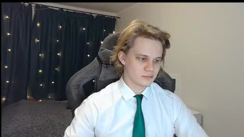 Snapshot of meow_mickey chatting on 12/27/24, 03:53 Mickey online show from 12/27/24, 03:53