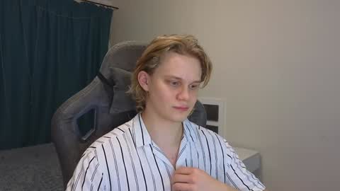 Snapshot of meow_mickey chatting on 01/13/25, 05:02 Mickey online show from 01/13/25, 05:02