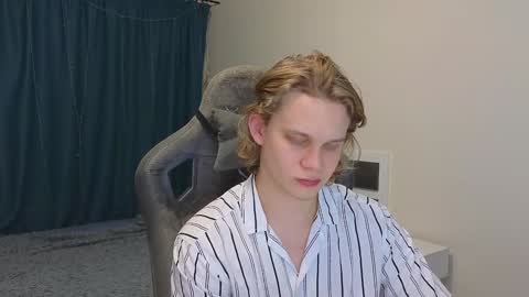 Snapshot of meow_mickey chatting on 01/14/25, 05:45 Mickey online show from 01/14/25, 05:45