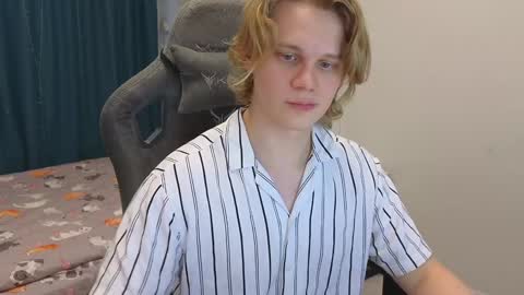 Snapshot of meow_mickey chatting on 01/18/25, 12:15 Mickey online show from 01/18/25, 12:15