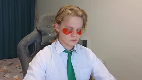 Snapshot of meow_mickey chatting on 01/22/25, 02:04 Mickey online show from 01/22/25, 02:04