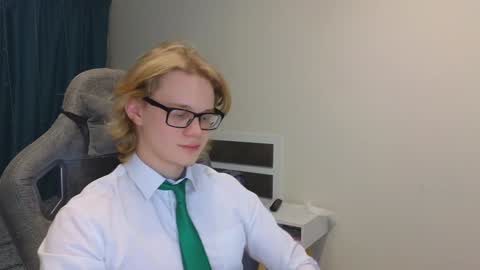 Snapshot of meow_mickey chatting on 01/30/25, 05:28 Mickey online show from 01/30/25, 05:28