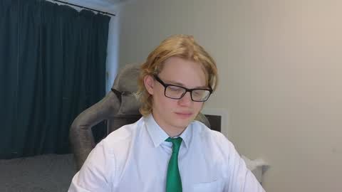 Snapshot of meow_mickey chatting on 01/31/25, 04:47 Mickey online show from 01/31/25, 04:47