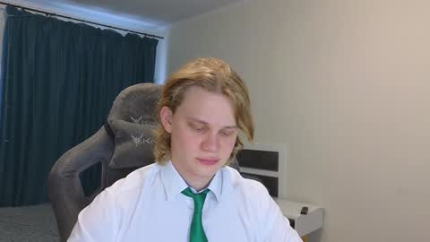 Snapshot of meow_mickey chatting on 02/01/25, 05:18 Mickey online show from 02/01/25, 05:18