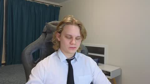 Snapshot of meow_mickey chatting on 02/04/25, 02:07 Mickey online show from 02/04/25, 02:07