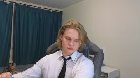 Snapshot of meow_mickey chatting on 02/05/25, 01:47 Mickey online show from 02/05/25, 01:47