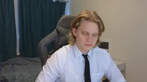 Snapshot of meow_mickey chatting on 02/08/25, 04:25 Mickey online show from 02/08/25, 04:25