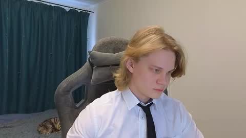 Snapshot of meow_mickey chatting on 02/13/25, 04:54 Mickey online show from 02/13/25, 04:54