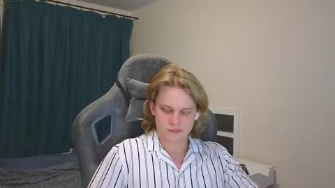 Snapshot of meow_mickey chatting on 02/13/25, 05:44 Mickey online show from 02/13/25, 05:44