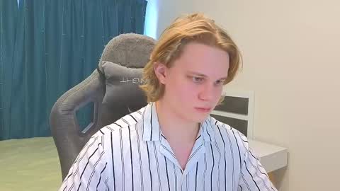 Snapshot of meow_mickey chatting on 02/19/25, 06:22 Mickey online show from 02/19/25, 06:22