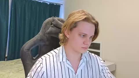 Snapshot of meow_mickey chatting on 02/20/25, 04:18 Mickey online show from 02/20/25, 04:18