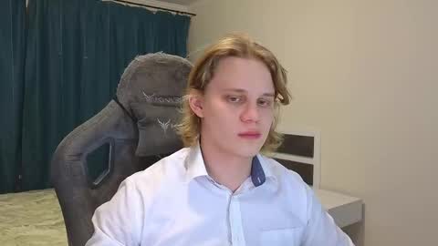 Snapshot of meow_mickey chatting on 02/20/25, 05:29 Mickey online show from 02/20/25, 05:29