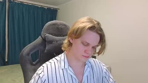 Snapshot of meow_mickey chatting on 02/24/25, 05:53 Mickey online show from 02/24/25, 05:53