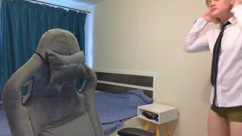 Snapshot of meow_mickey chatting on 03/07/25, 03:51 Mickey online show from 03/07/25, 03:51