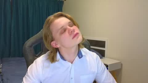 Snapshot of meow_mickey chatting on 03/07/25, 06:00 Mickey online show from 03/07/25, 06:00