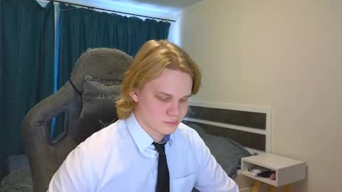 Snapshot of meow_mickey chatting on 03/12/25, 03:57 Mickey online show from 03/12/25, 03:57