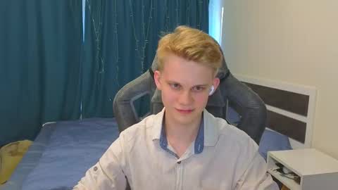 Snapshot of meow_mickey chatting on 09/10/25, 01:33 Mickey online show from 09/10/25, 01:33