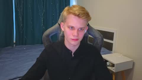 Snapshot of meow_mickey chatting on 09/13/25, 01:33 Mickey online show from 09/13/25, 01:33